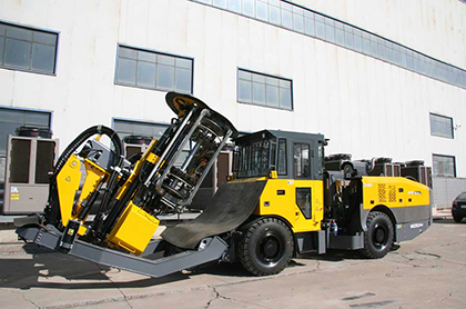 جهاز الحفر الهيدروليكي جامبو، طراز HT71-A